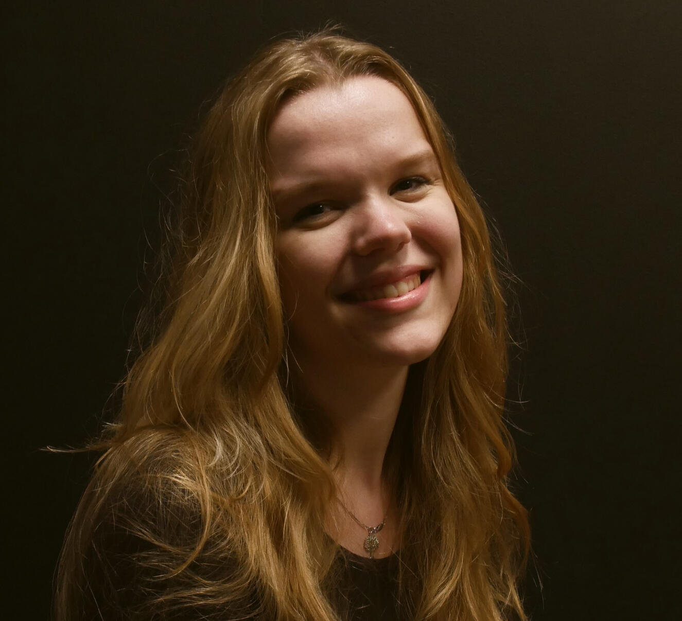 Arwen Erlijn as Sybil Vane